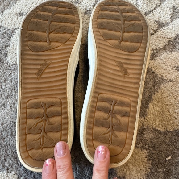 Earth Black Perforated Slip-On Shoes - Picture 5 of 6